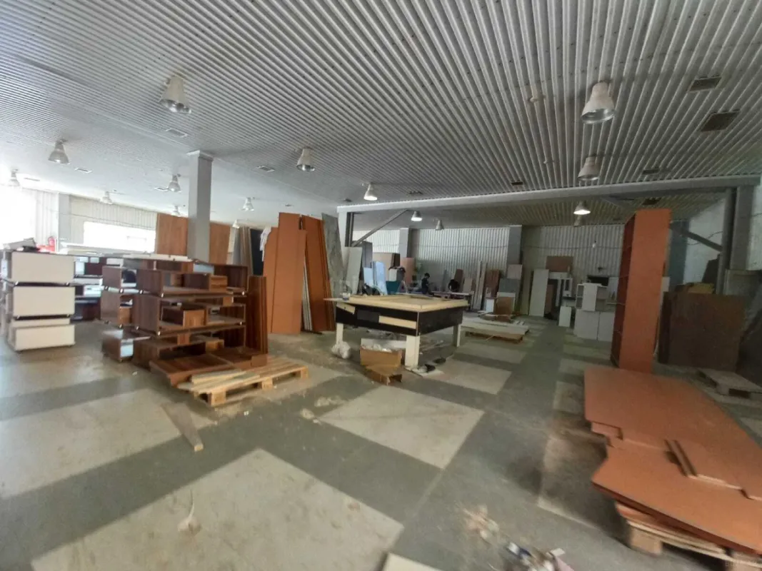 Satılır obyekt 1100 m²