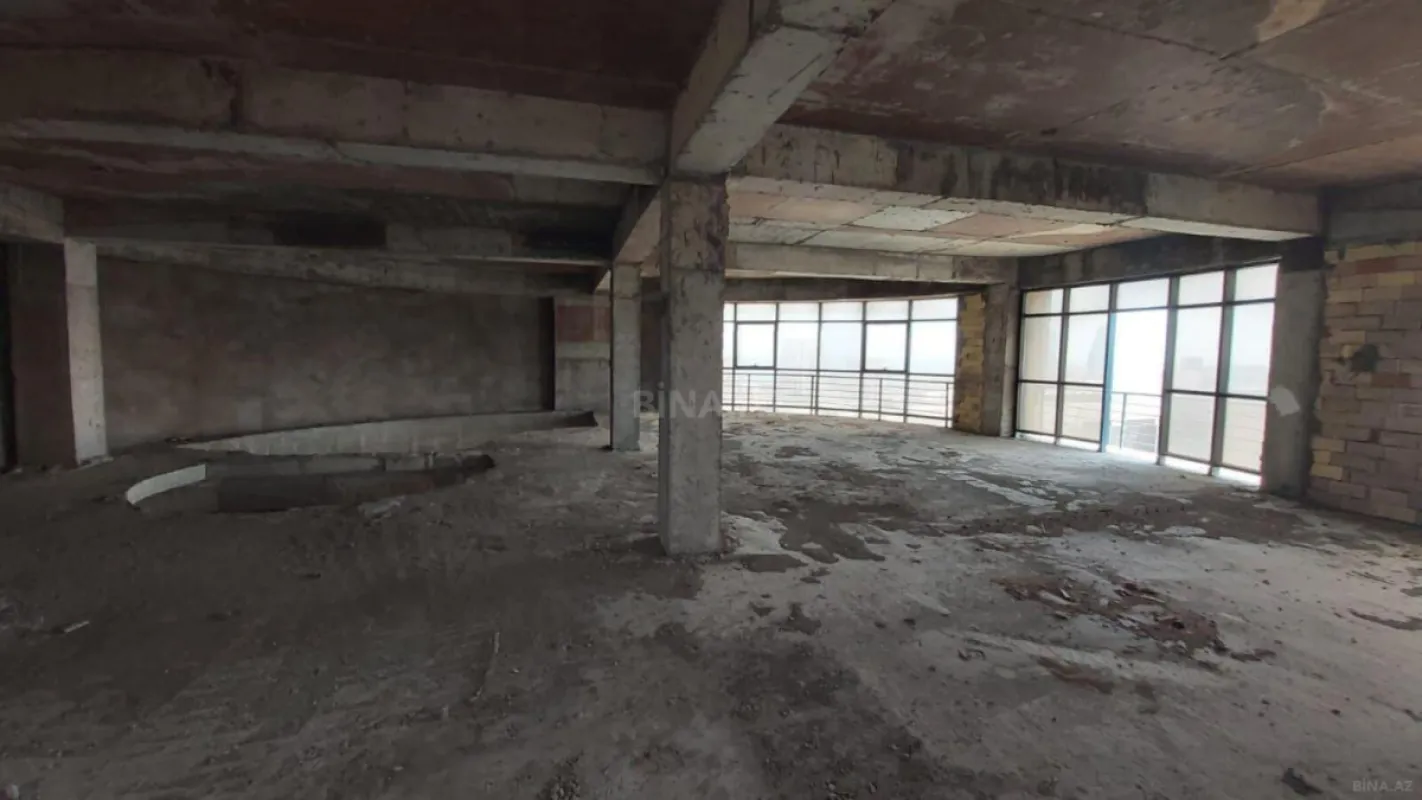 Satılır 7 otaqlı mənzil 800 m²