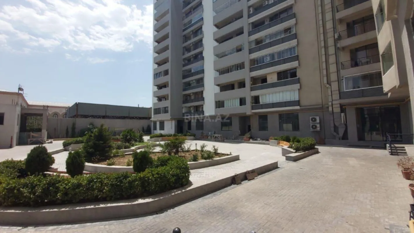 Satılır 7 otaqlı mənzil 800 m²