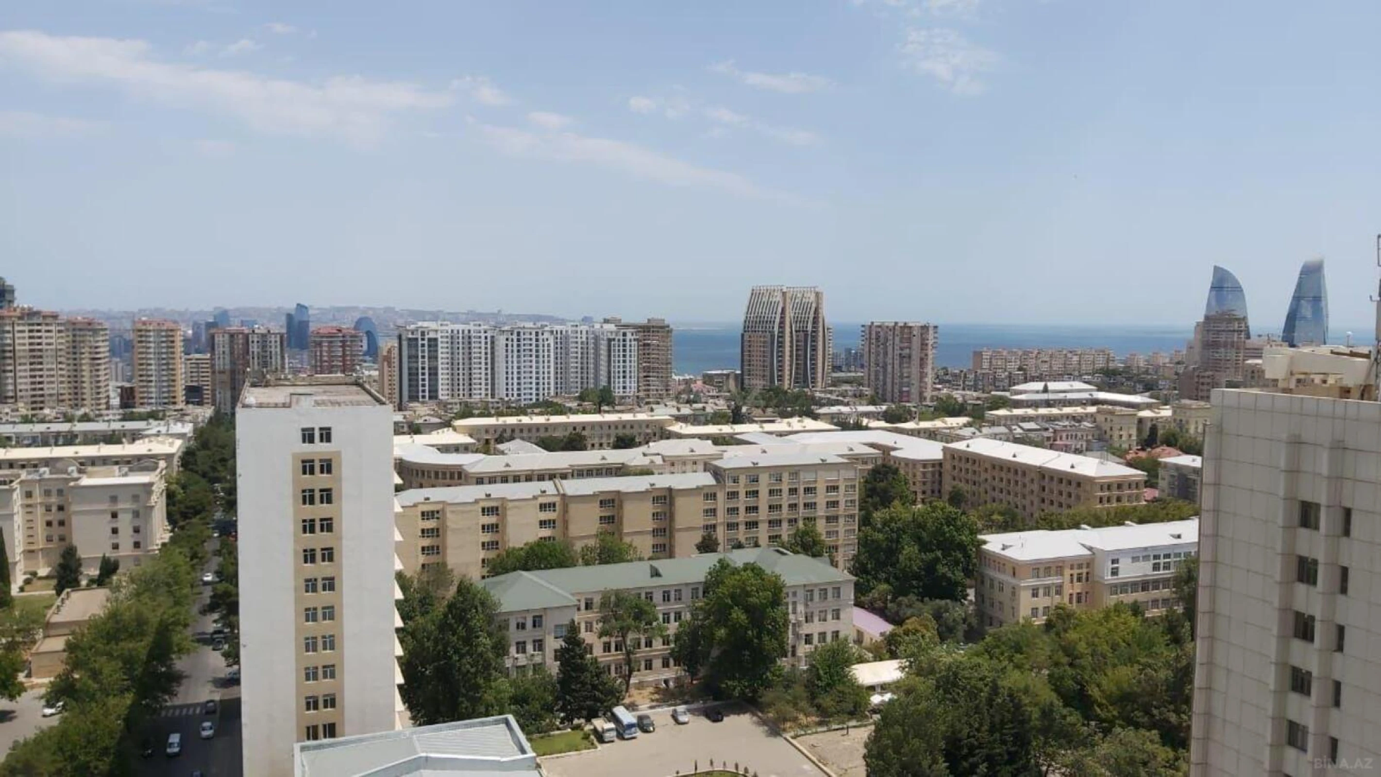 Satılır 7 otaqlı mənzil 800 m²