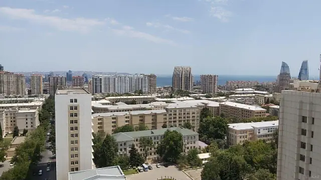 Satılır 7 otaqlı mənzil 800 m²