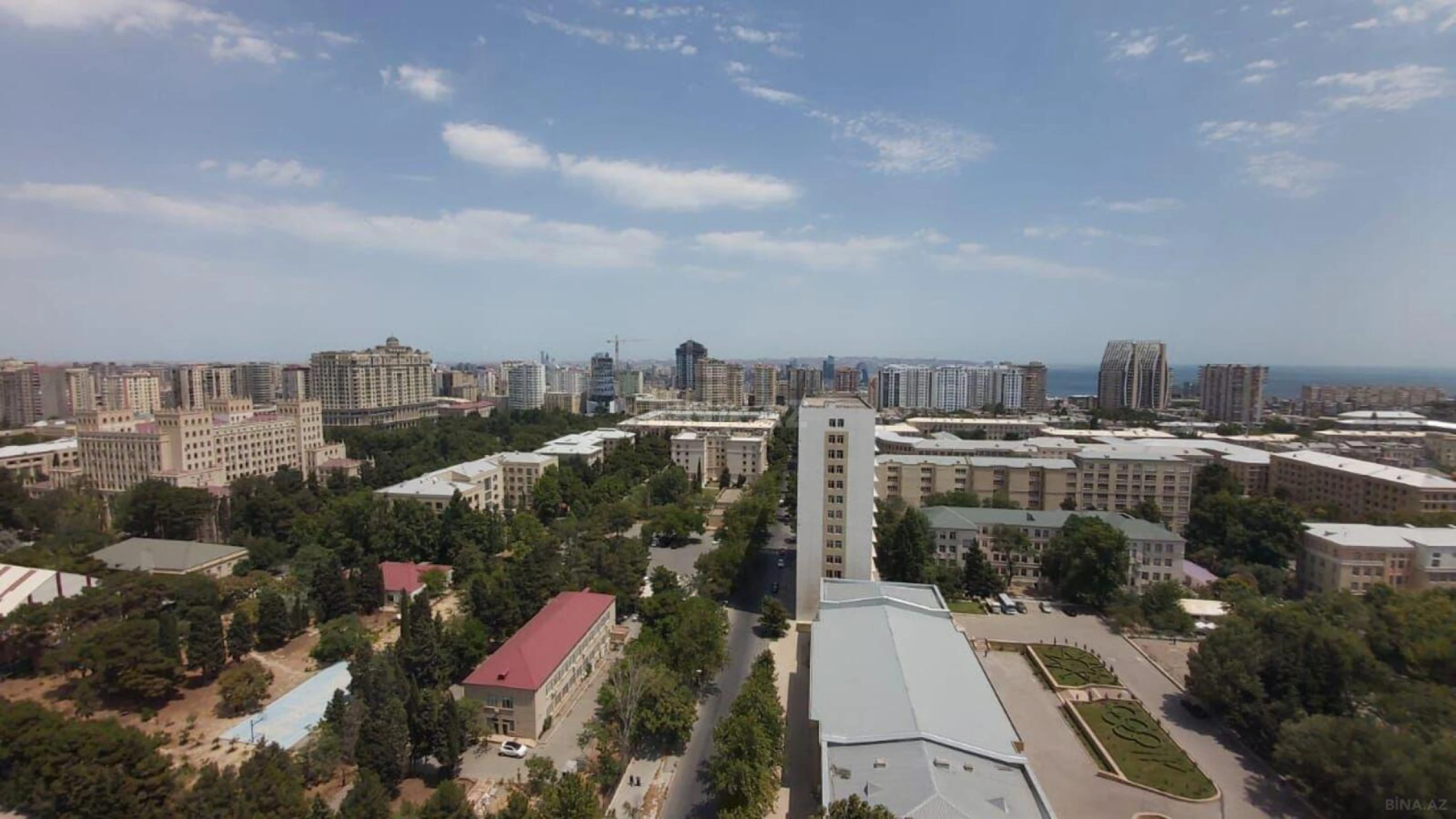 Satılır 7 otaqlı mənzil 800 m²