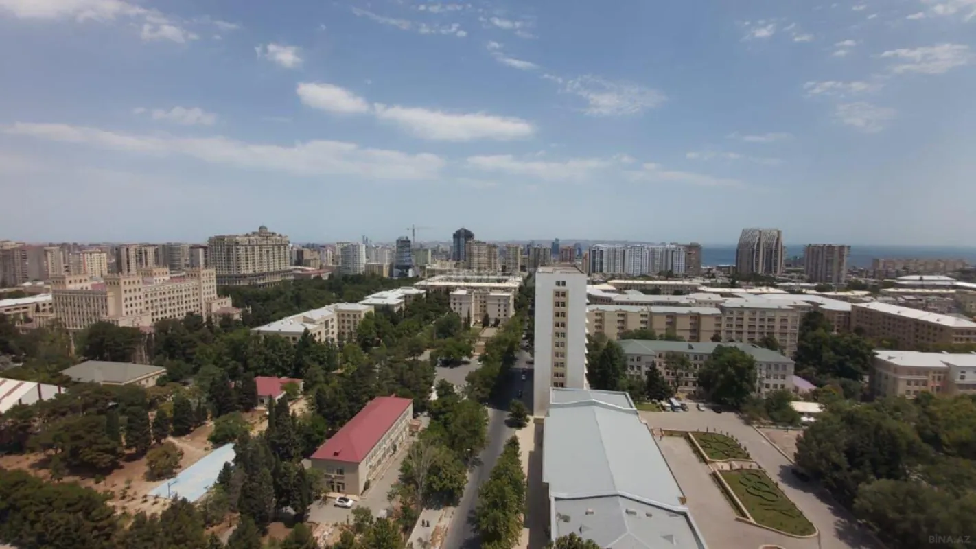Satılır 7 otaqlı mənzil 800 m²