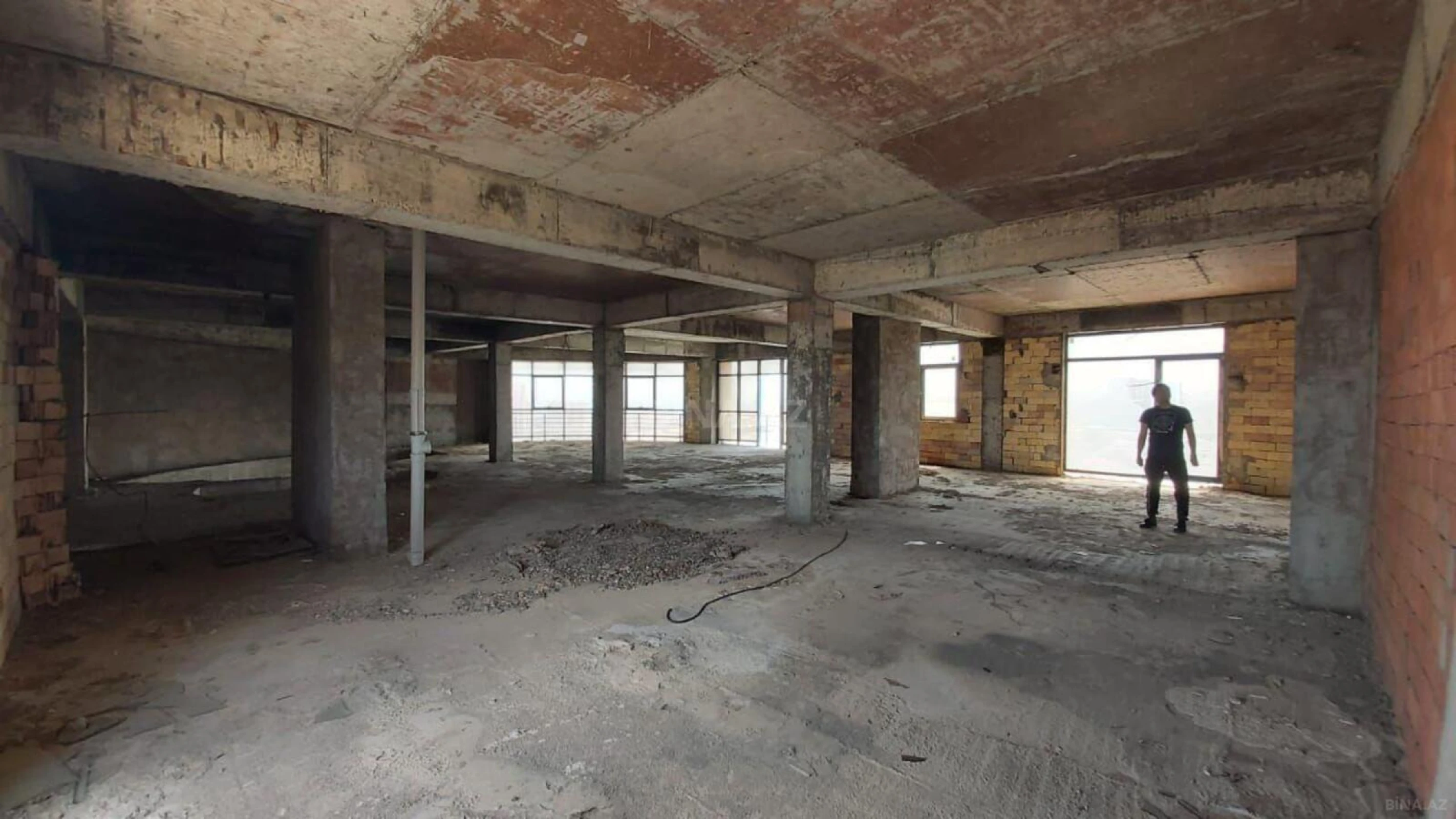 Satılır 7 otaqlı mənzil 800 m²