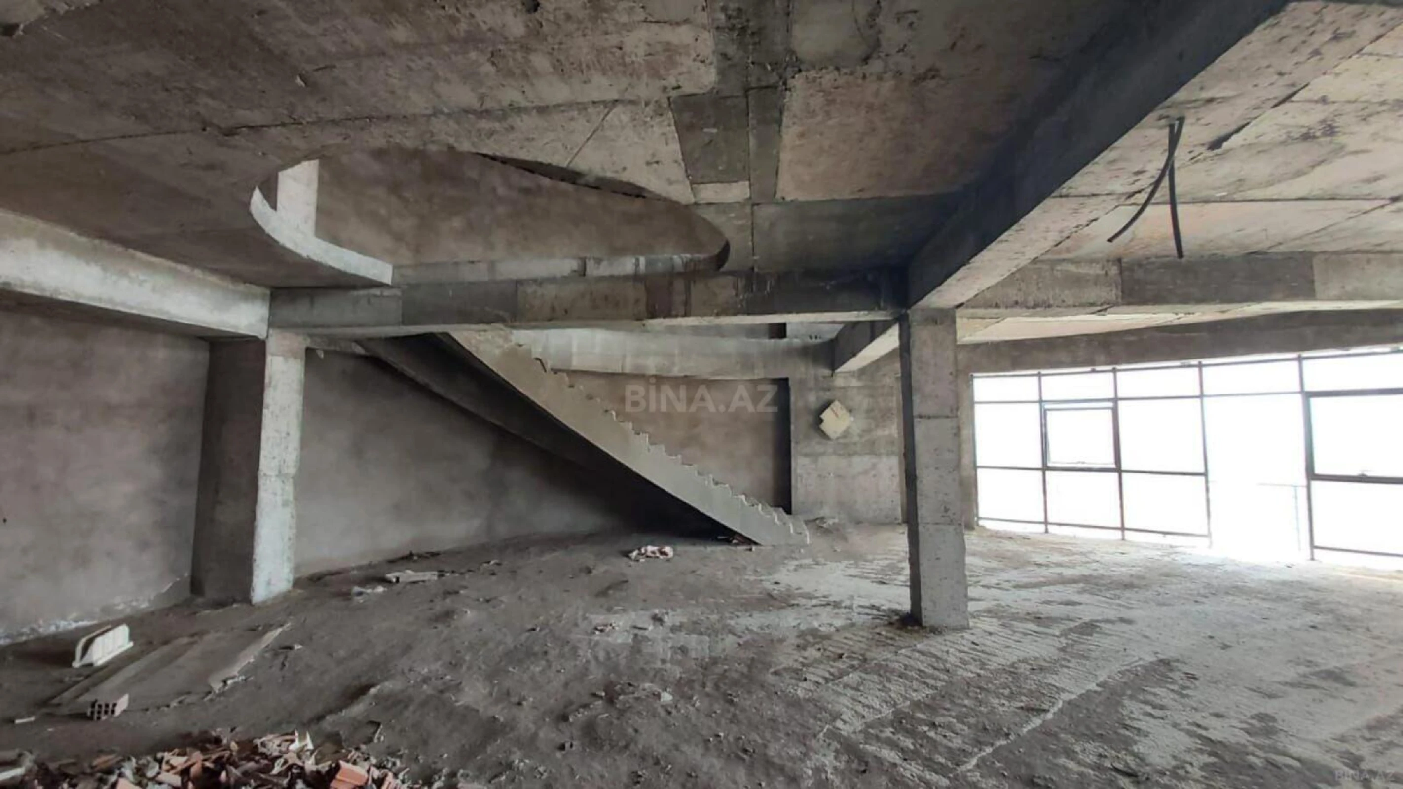 Satılır 7 otaqlı mənzil 800 m²