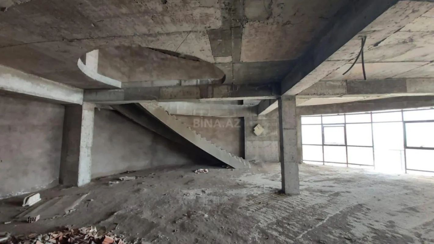 Satılır 7 otaqlı mənzil 800 m²