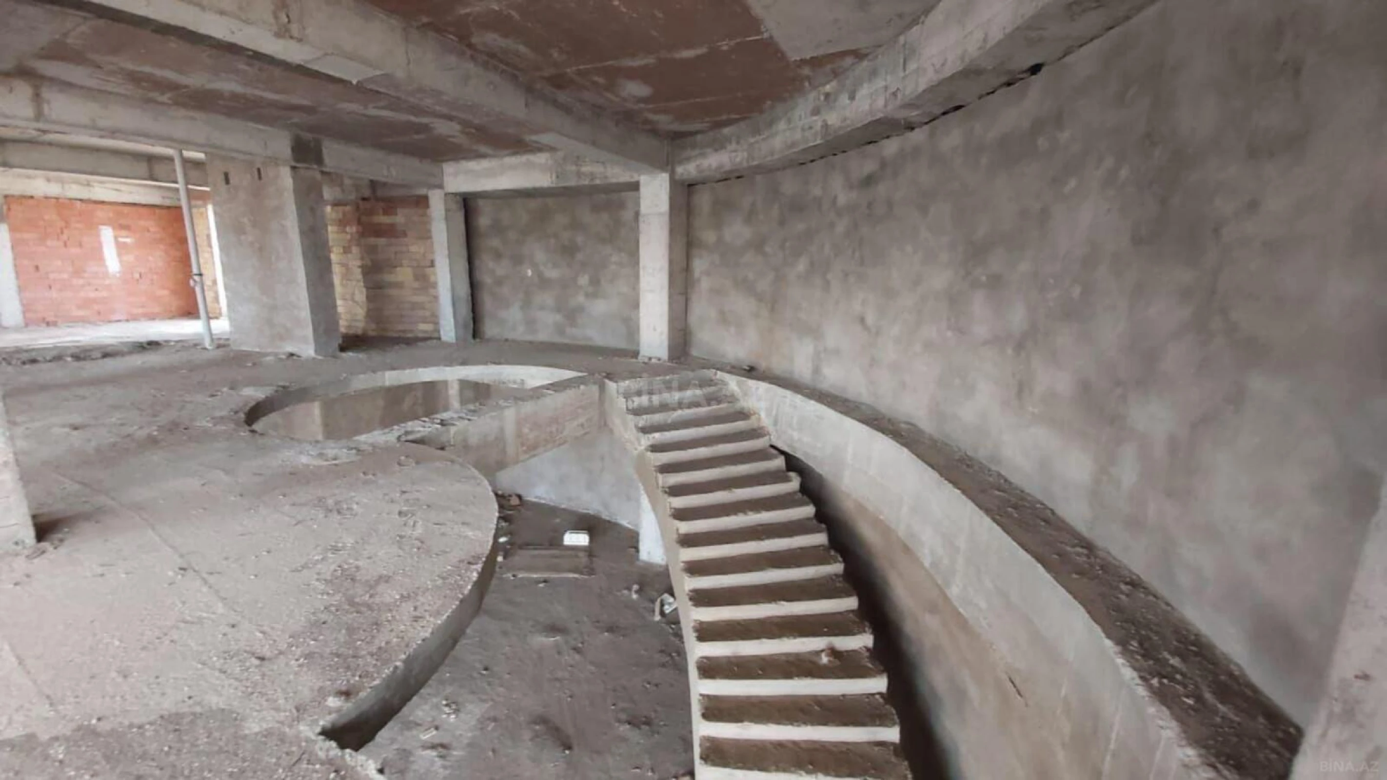 Satılır 7 otaqlı mənzil 800 m²