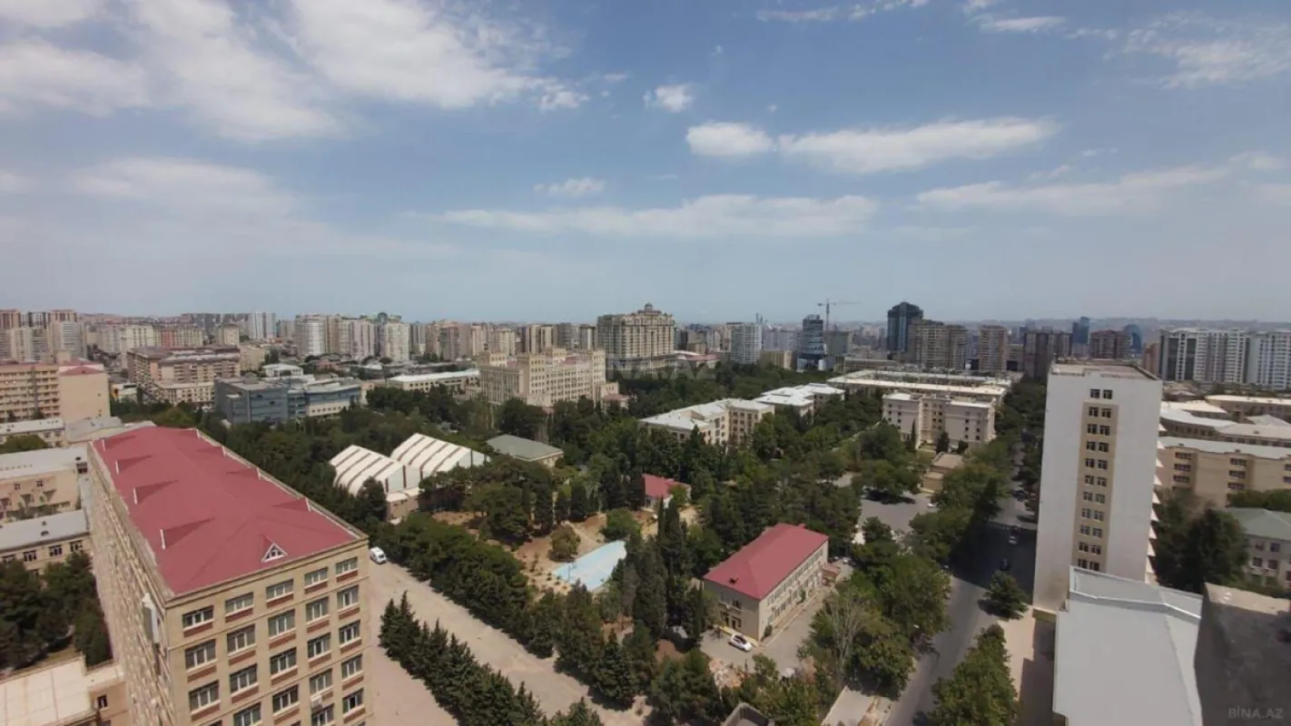 Satılır 7 otaqlı mənzil 800 m²
