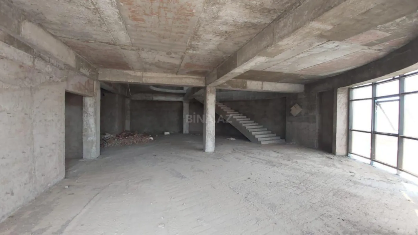 Satılır 7 otaqlı mənzil 800 m²