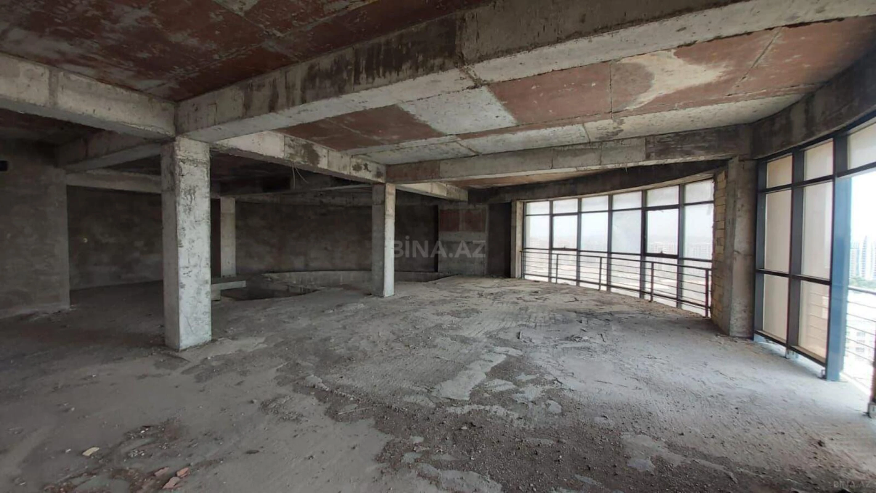 Satılır 7 otaqlı mənzil 800 m²