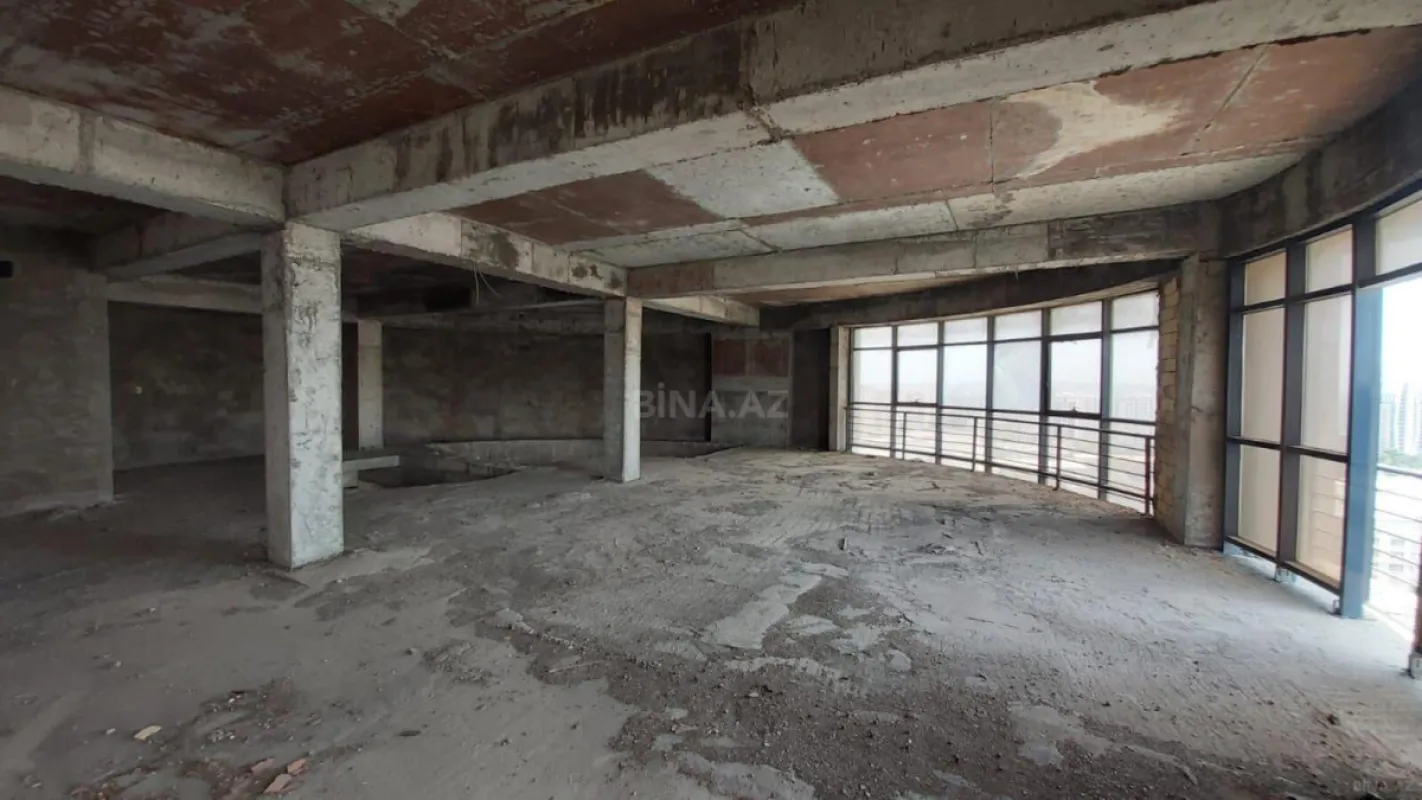 Satılır 7 otaqlı mənzil 800 m²