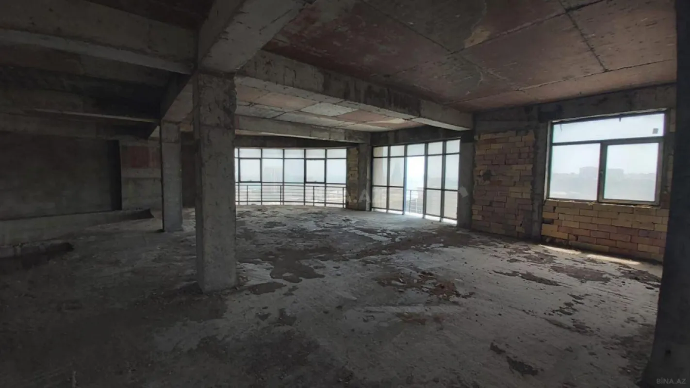 Satılır 7 otaqlı mənzil 800 m²