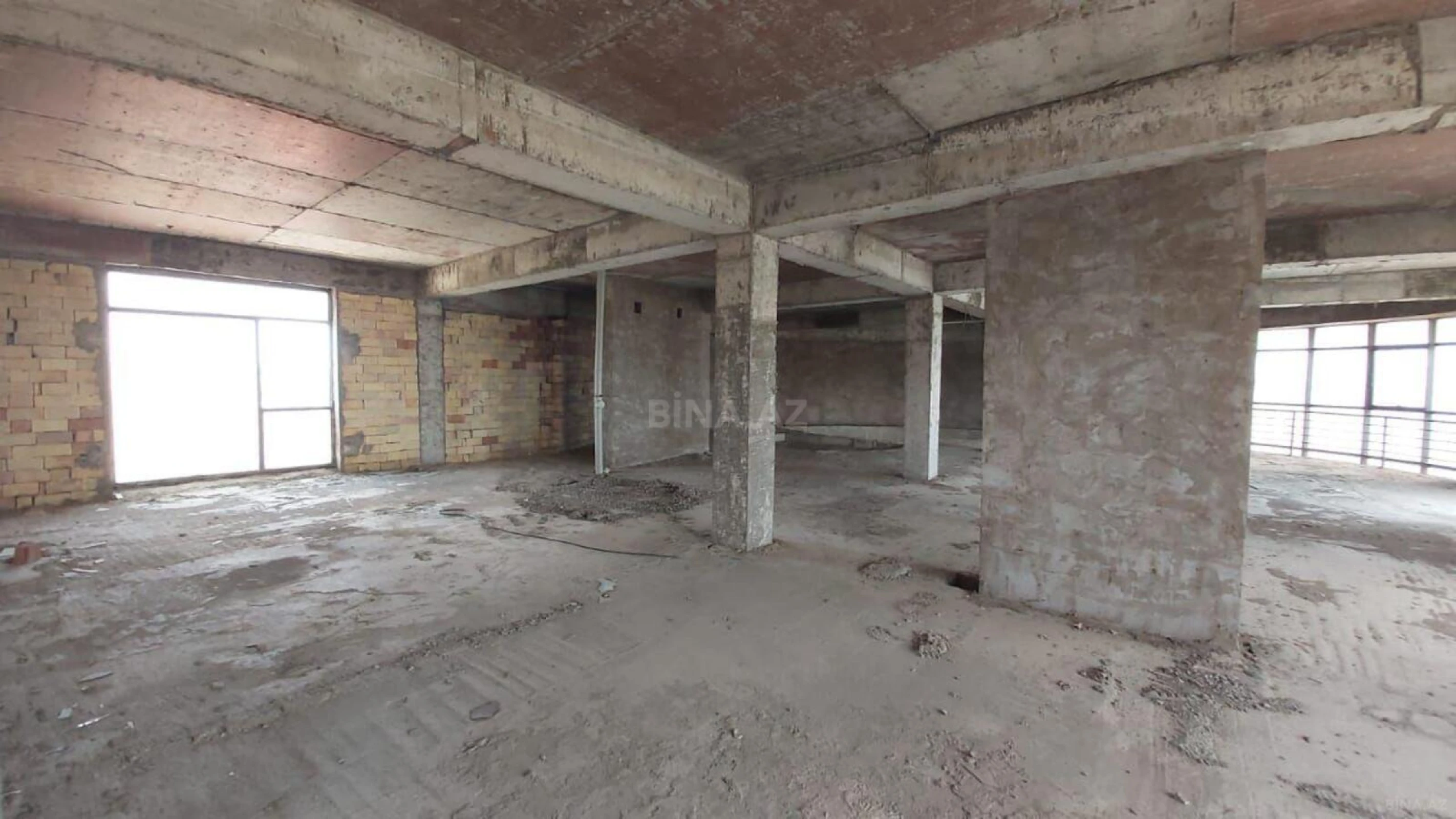 Satılır 7 otaqlı mənzil 800 m²