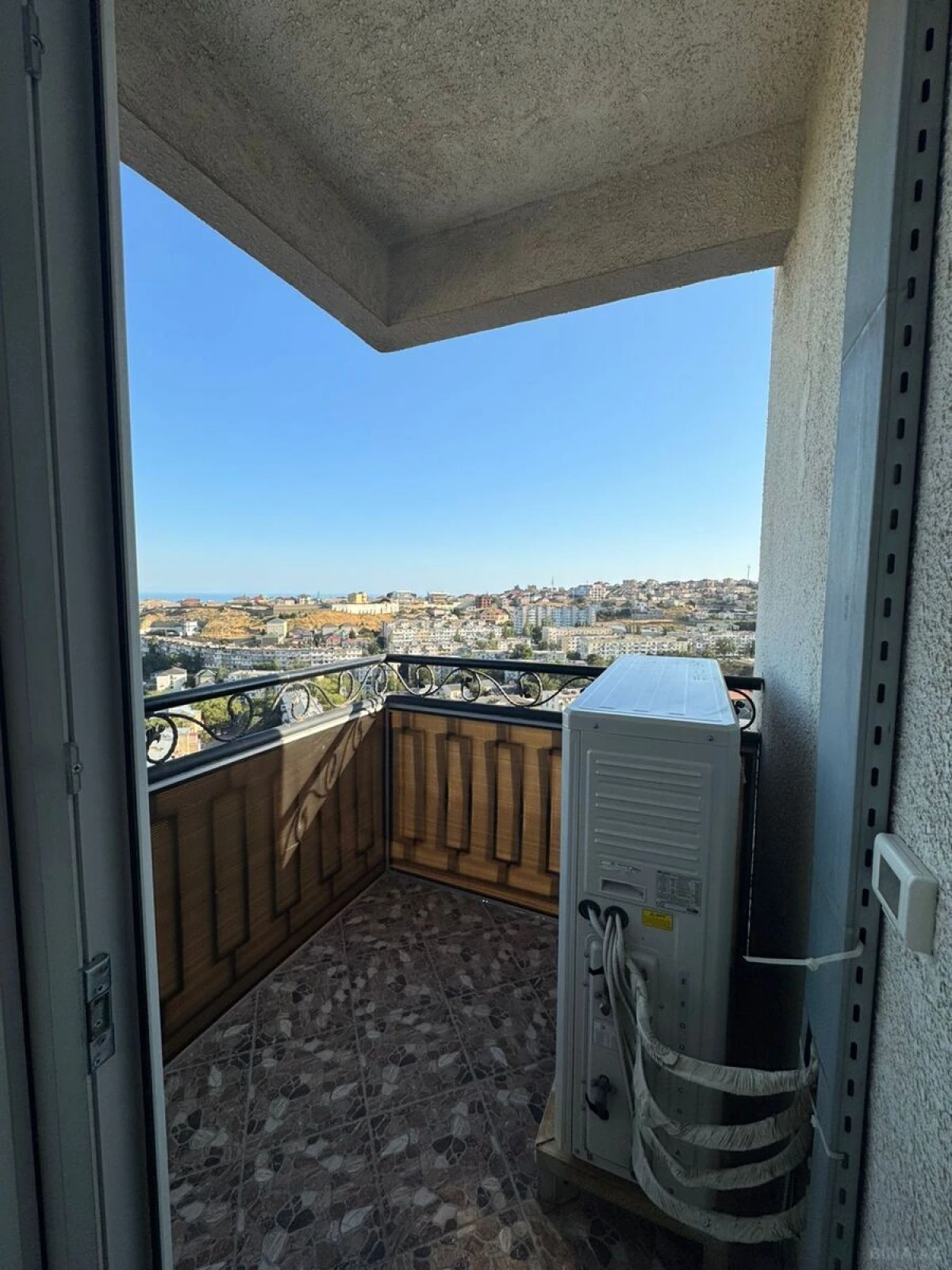 Satılır 3 otaqlı mənzil 135 m²