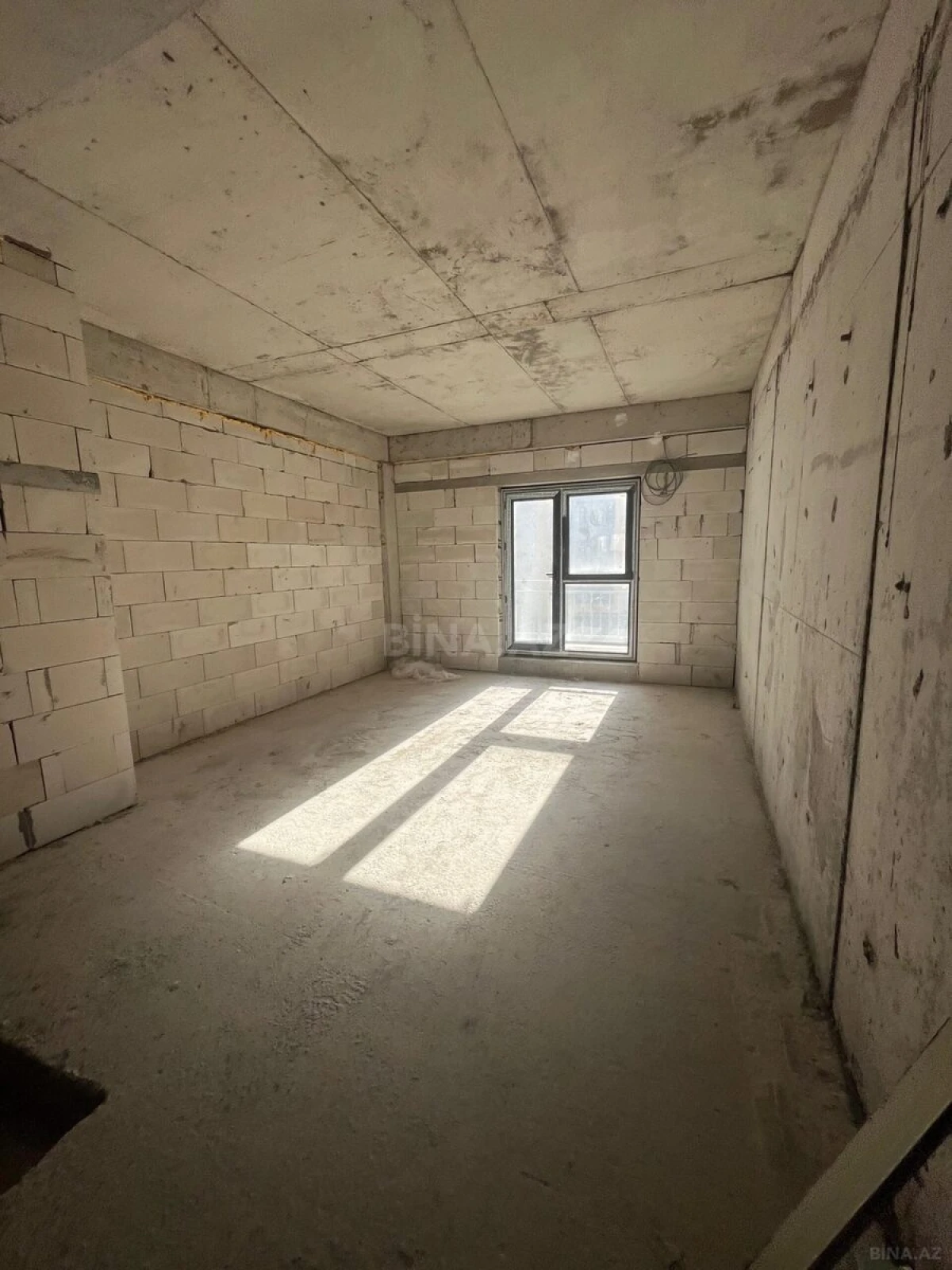 Satılır 3 otaqlı mənzil 140 m²