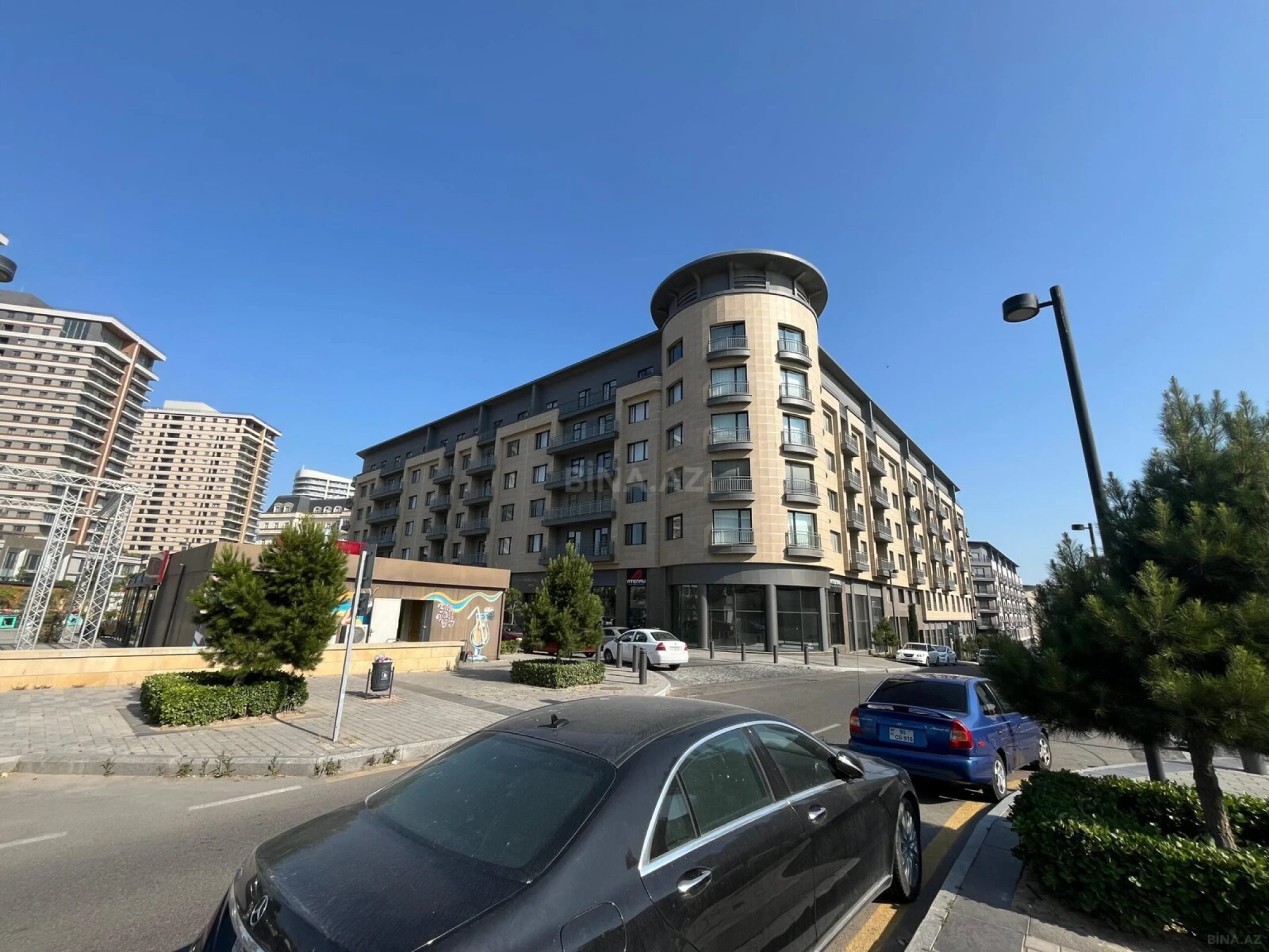 Satılır 3 otaqlı mənzil 140 m²