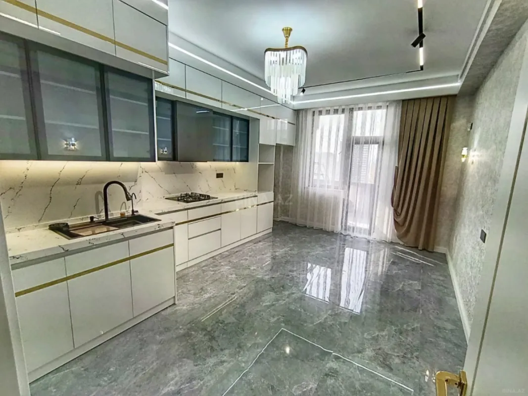 Satılır 4 otaqlı mənzil 160 m²