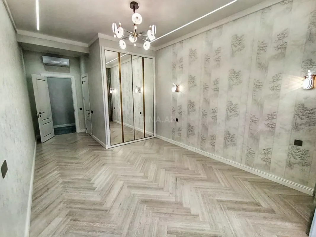 Satılır 4 otaqlı mənzil 160 m²