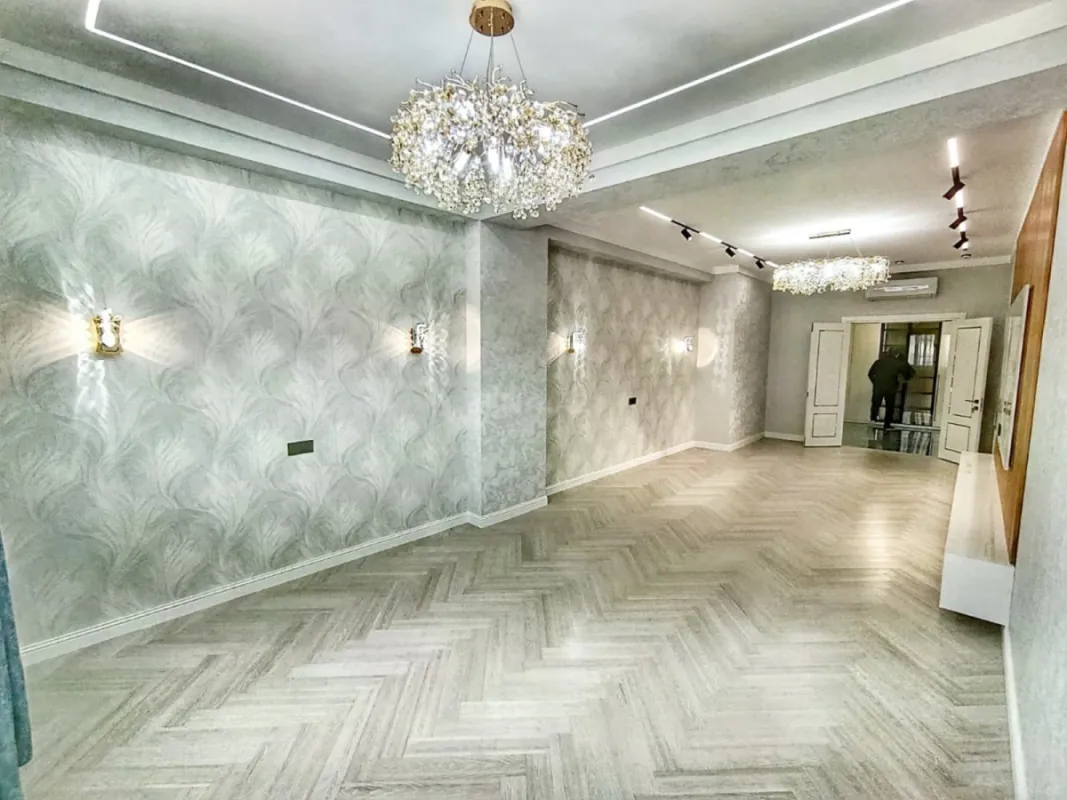 Satılır 4 otaqlı mənzil 160 m²