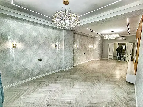 Satılır 4 otaqlı mənzil 160 m²