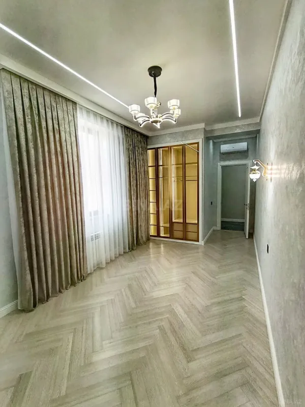 Satılır 4 otaqlı mənzil 160 m²