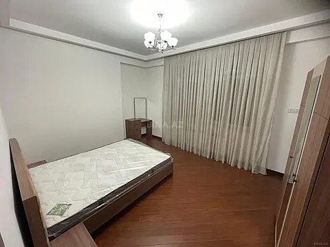 Satılır 3 otaqlı mənzil 131 m²