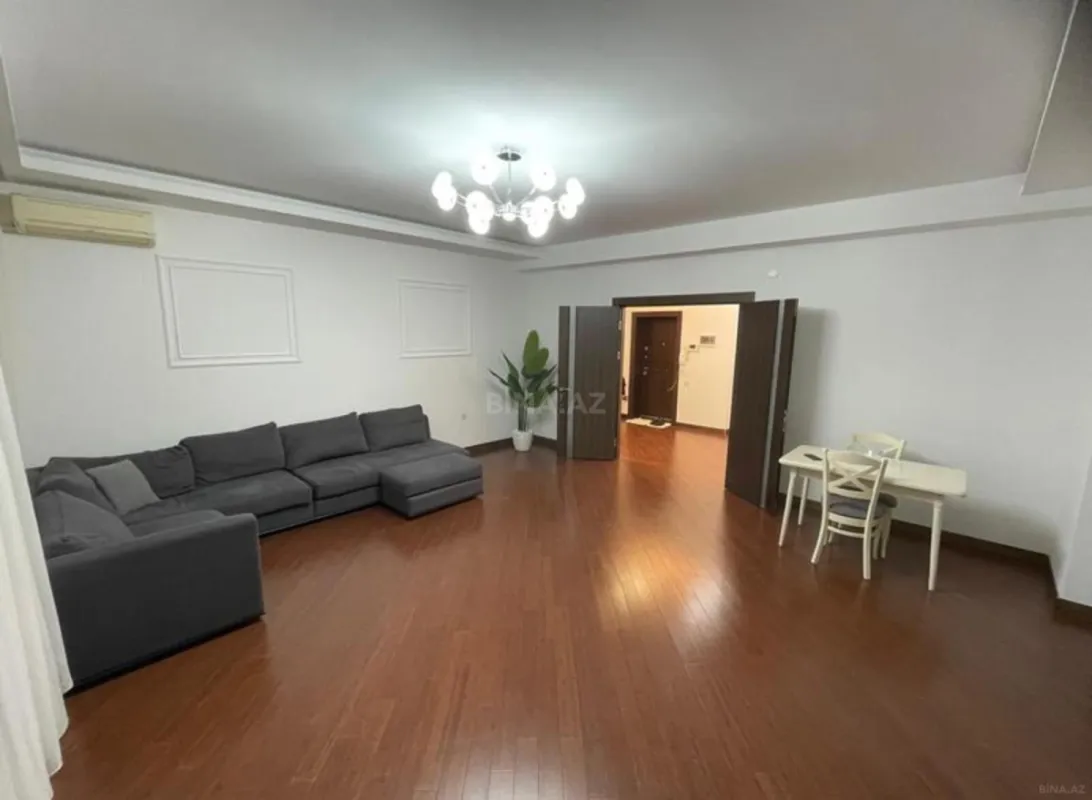 Satılır 3 otaqlı mənzil 131 m²