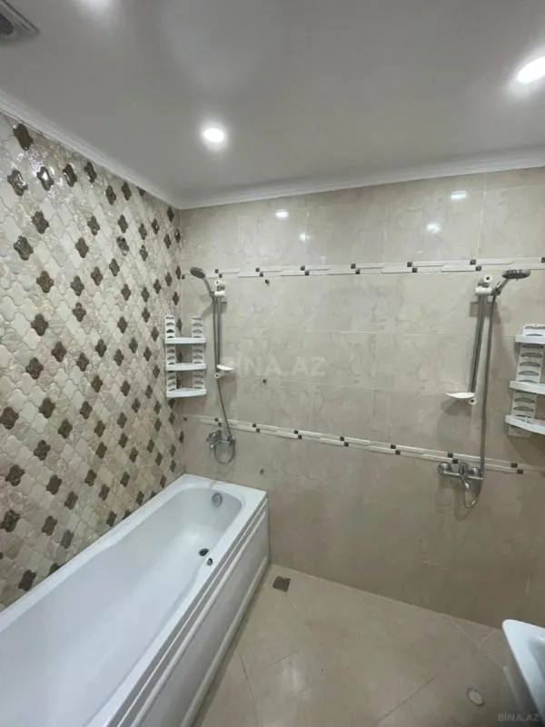 Satılır 3 otaqlı mənzil 131 m²