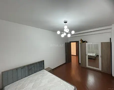 Satılır 3 otaqlı mənzil 131 m²