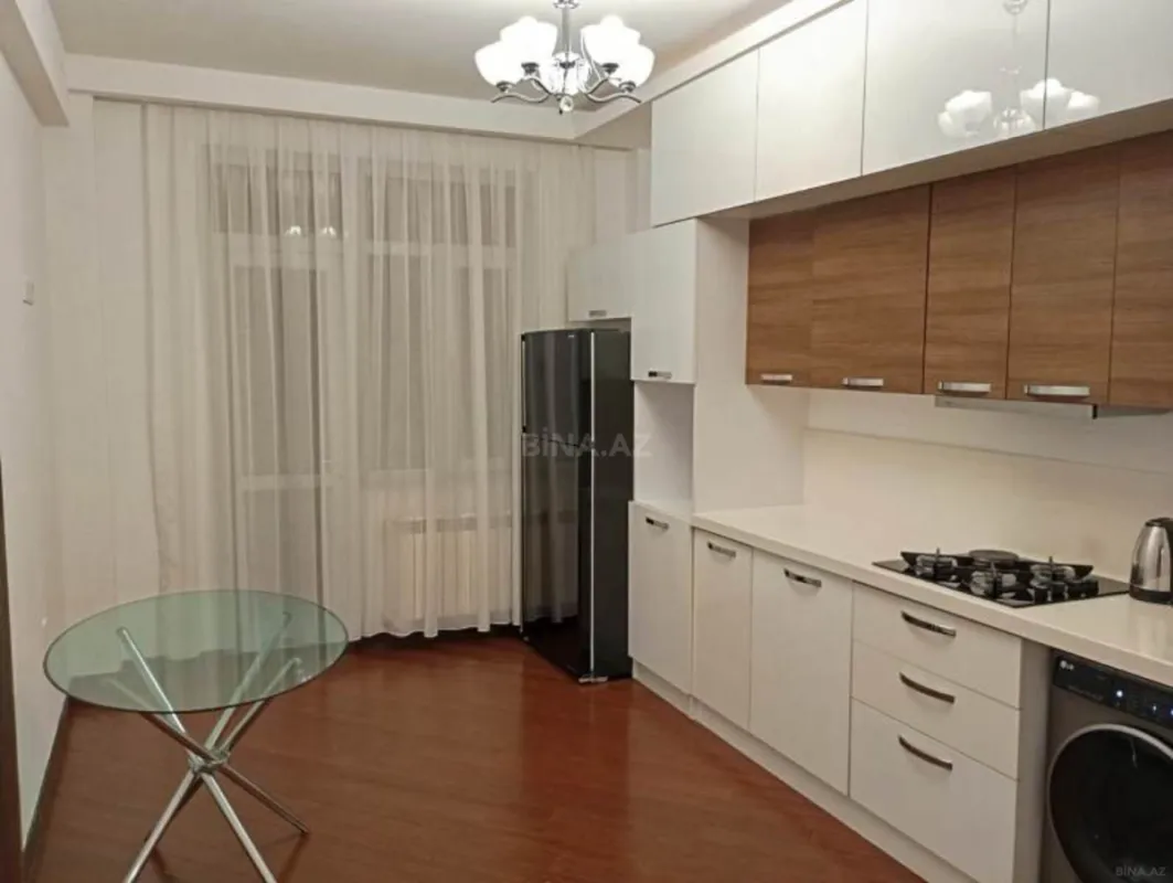 Satılır 3 otaqlı mənzil 131 m²