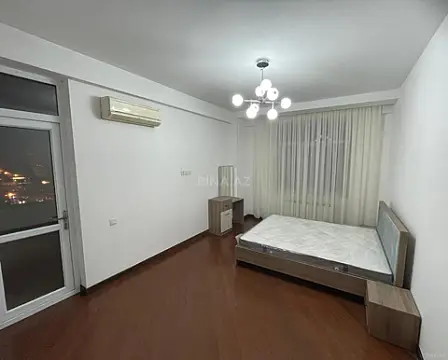 Satılır 3 otaqlı mənzil 131 m²