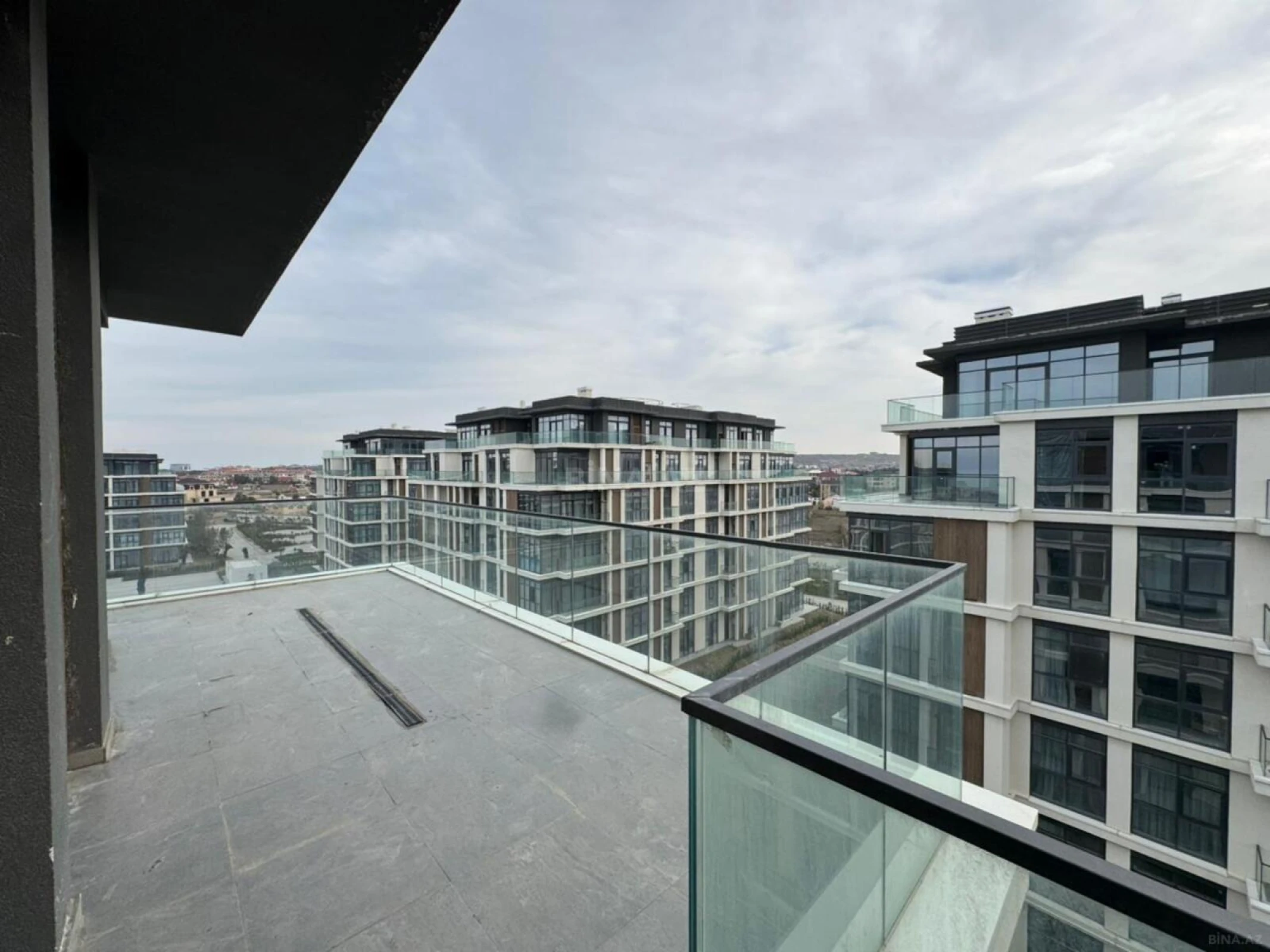 Satılır 2 otaqlı mənzil 91 m²