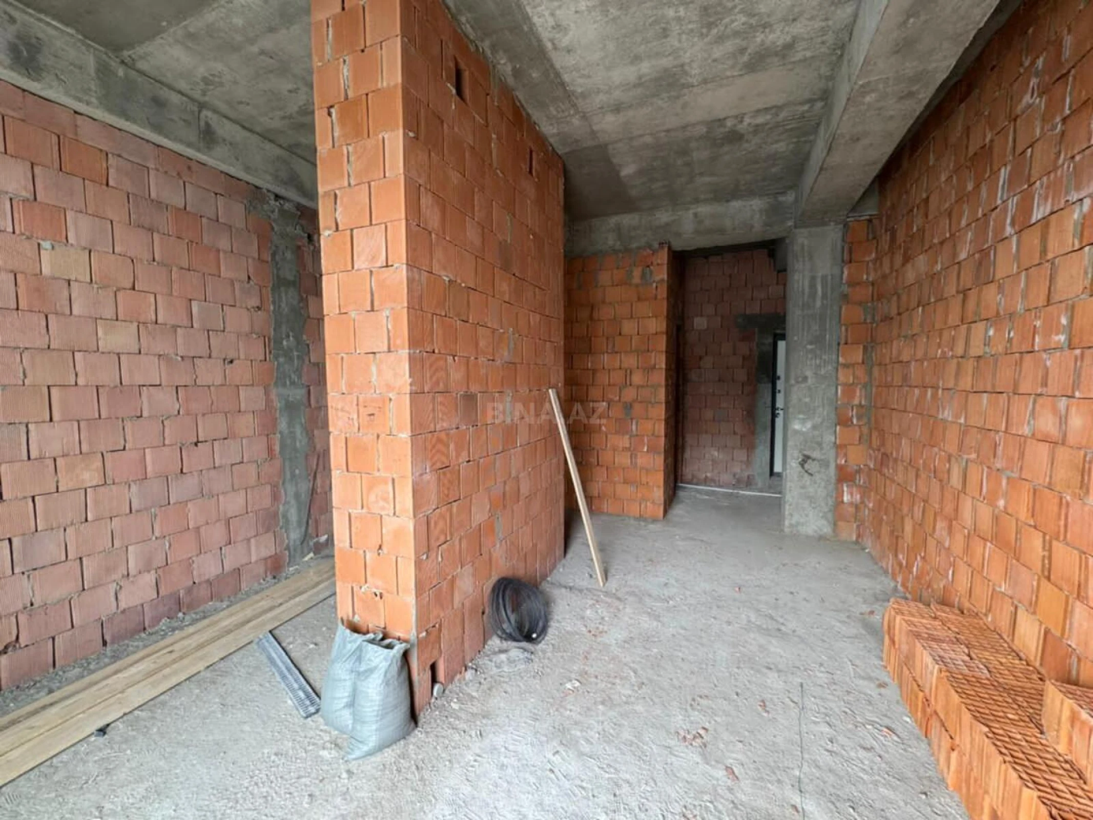 Satılır 2 otaqlı mənzil 91 m²
