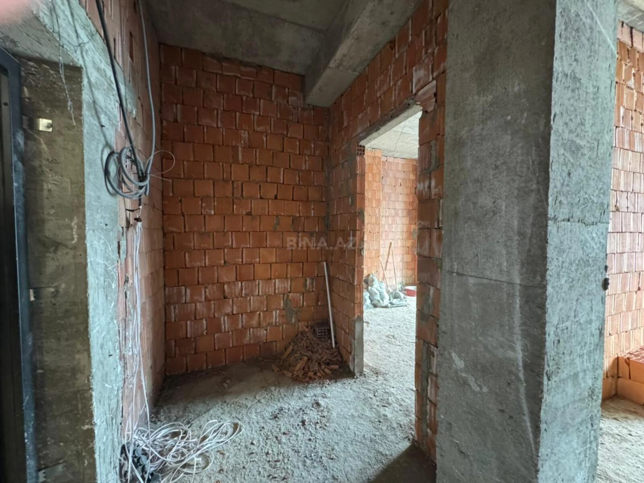 Satılır 2 otaqlı mənzil 91 m²