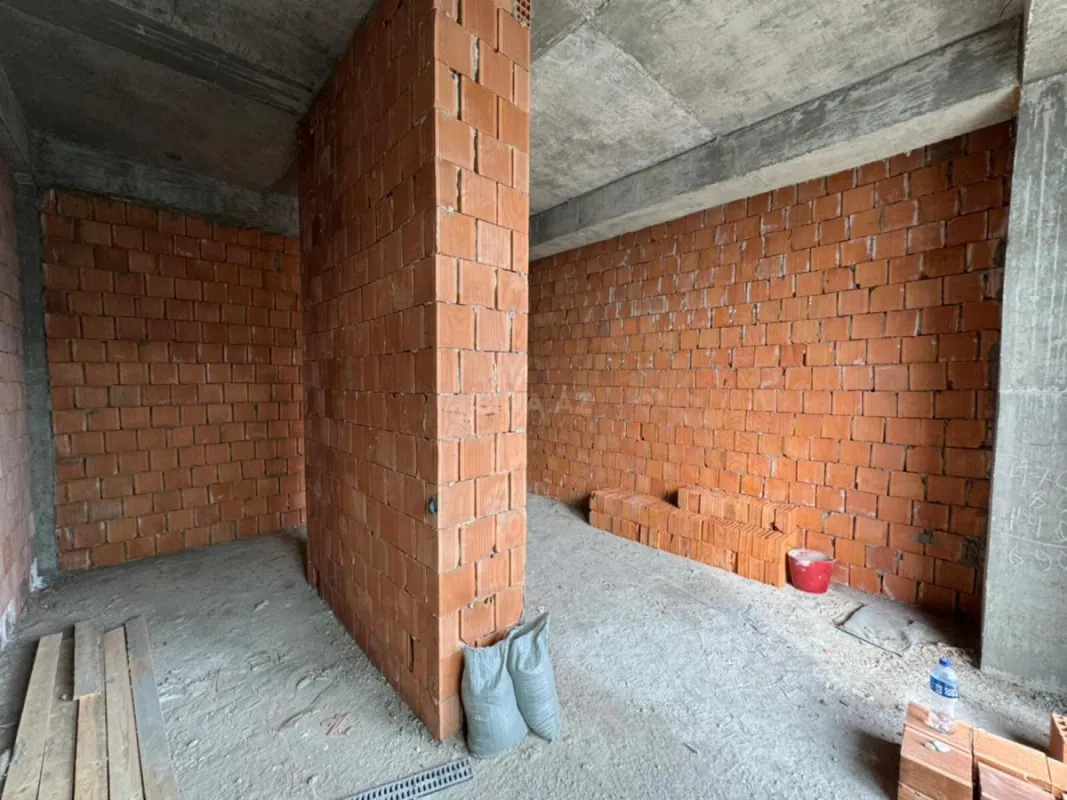 Satılır 2 otaqlı mənzil 91 m²