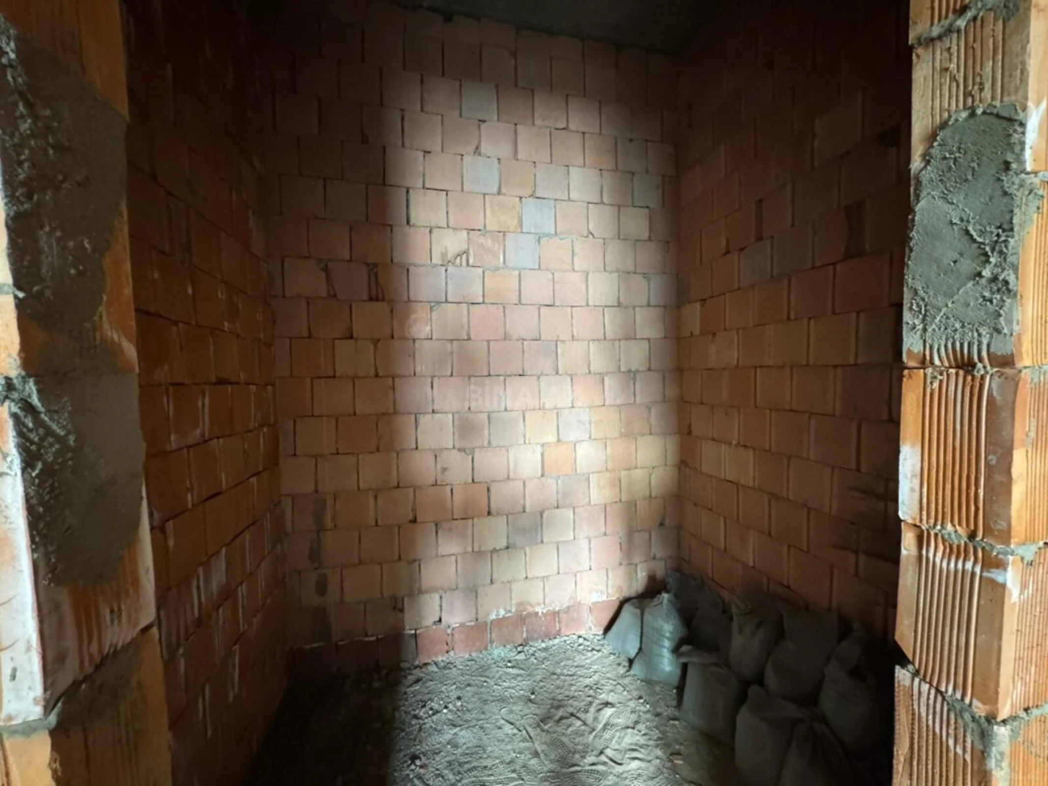 Satılır 2 otaqlı mənzil 91 m²