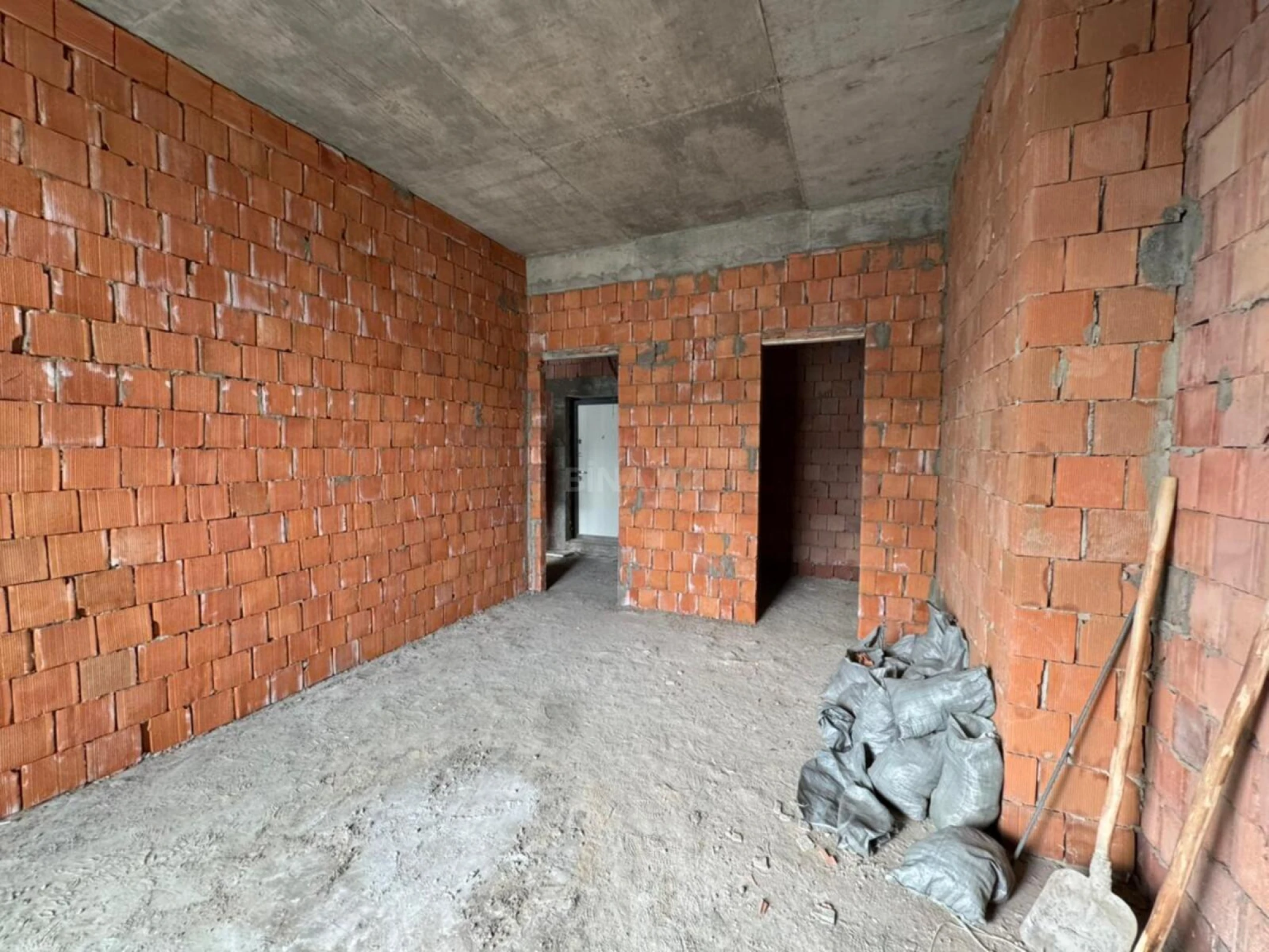 Satılır 2 otaqlı mənzil 91 m²