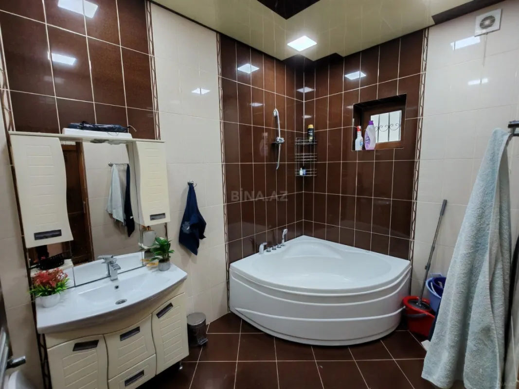 Satılır 7 otaqlı həyət evi 250 m²