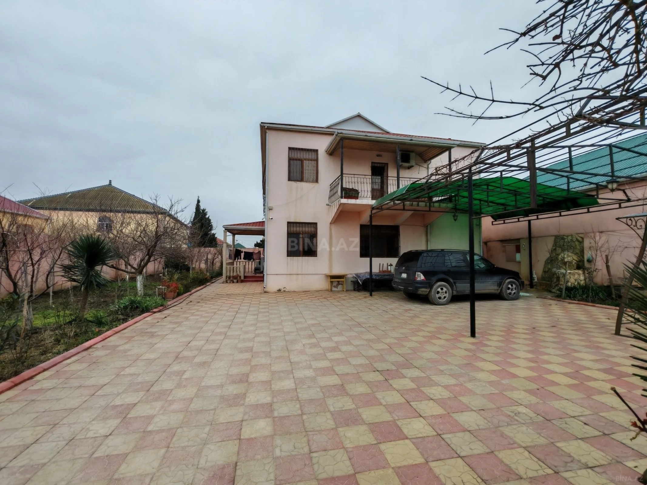 Satılır 7 otaqlı həyət evi 250 m²