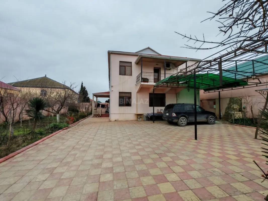 Satılır 7 otaqlı həyət evi 250 m²