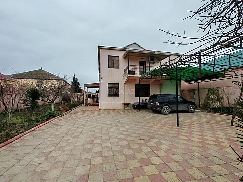 Satılır 7 otaqlı həyət evi 250 m²