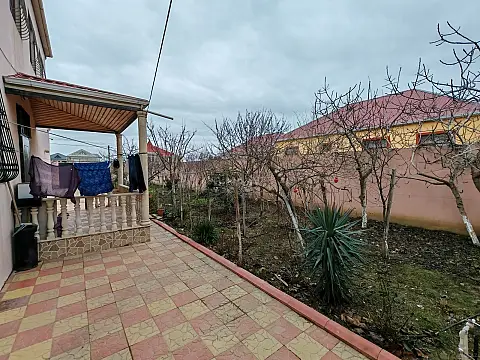 Satılır 7 otaqlı həyət evi 250 m²