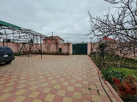 Satılır 7 otaqlı həyət evi 250 m²