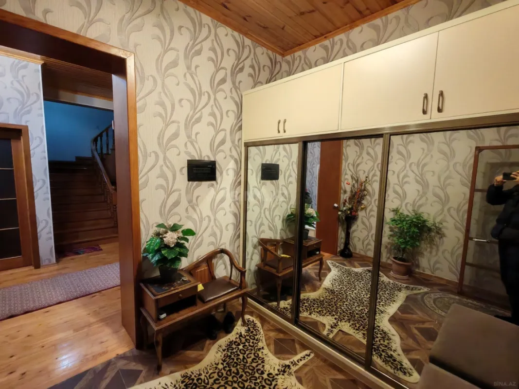 Satılır 7 otaqlı həyət evi 250 m²