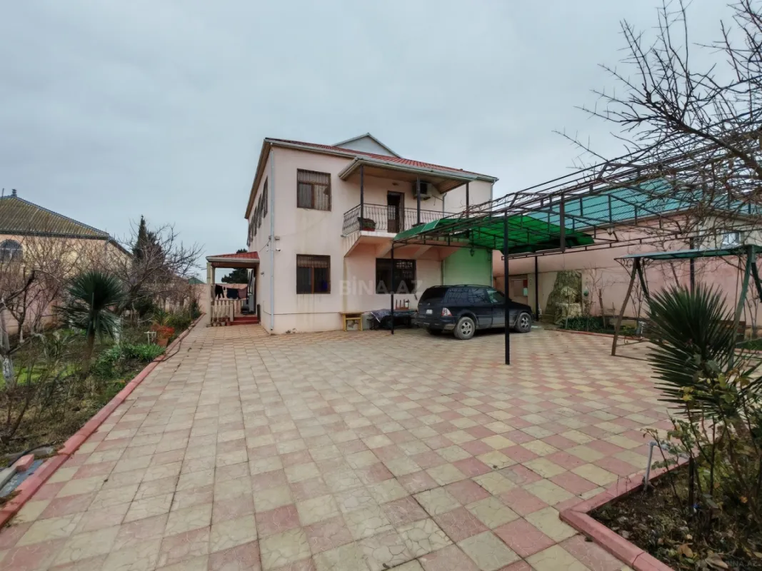 Satılır 7 otaqlı həyət evi 250 m²