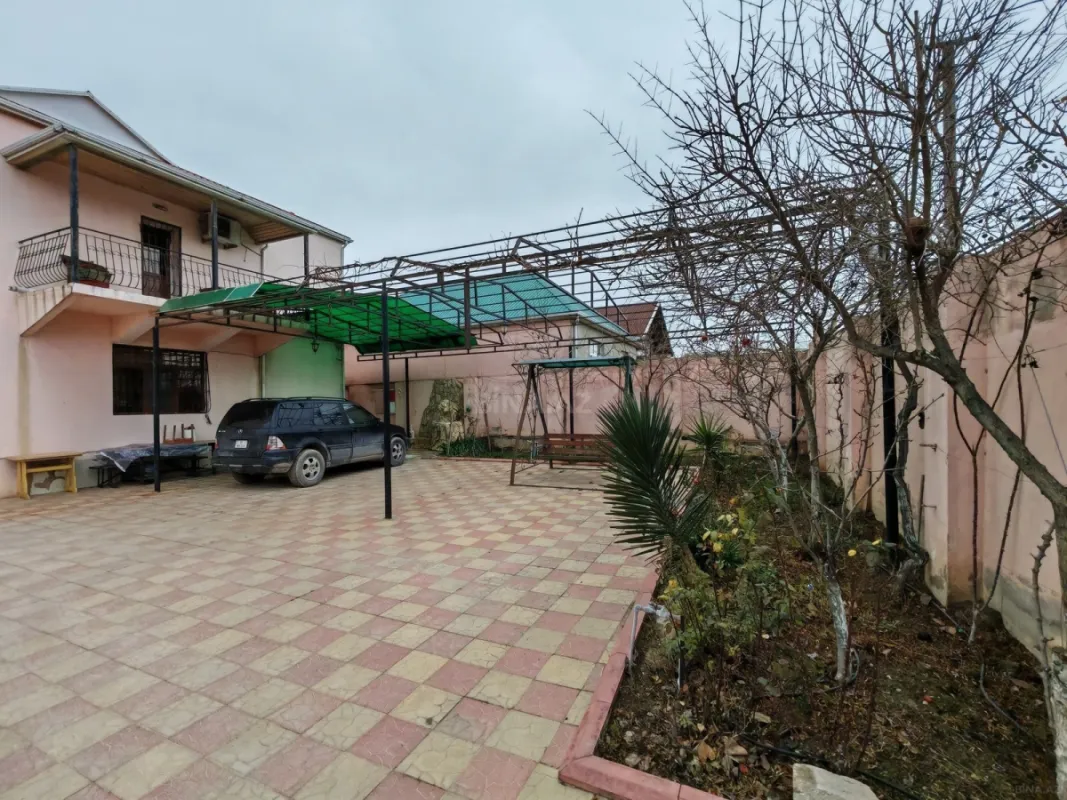Satılır 7 otaqlı həyət evi 250 m²