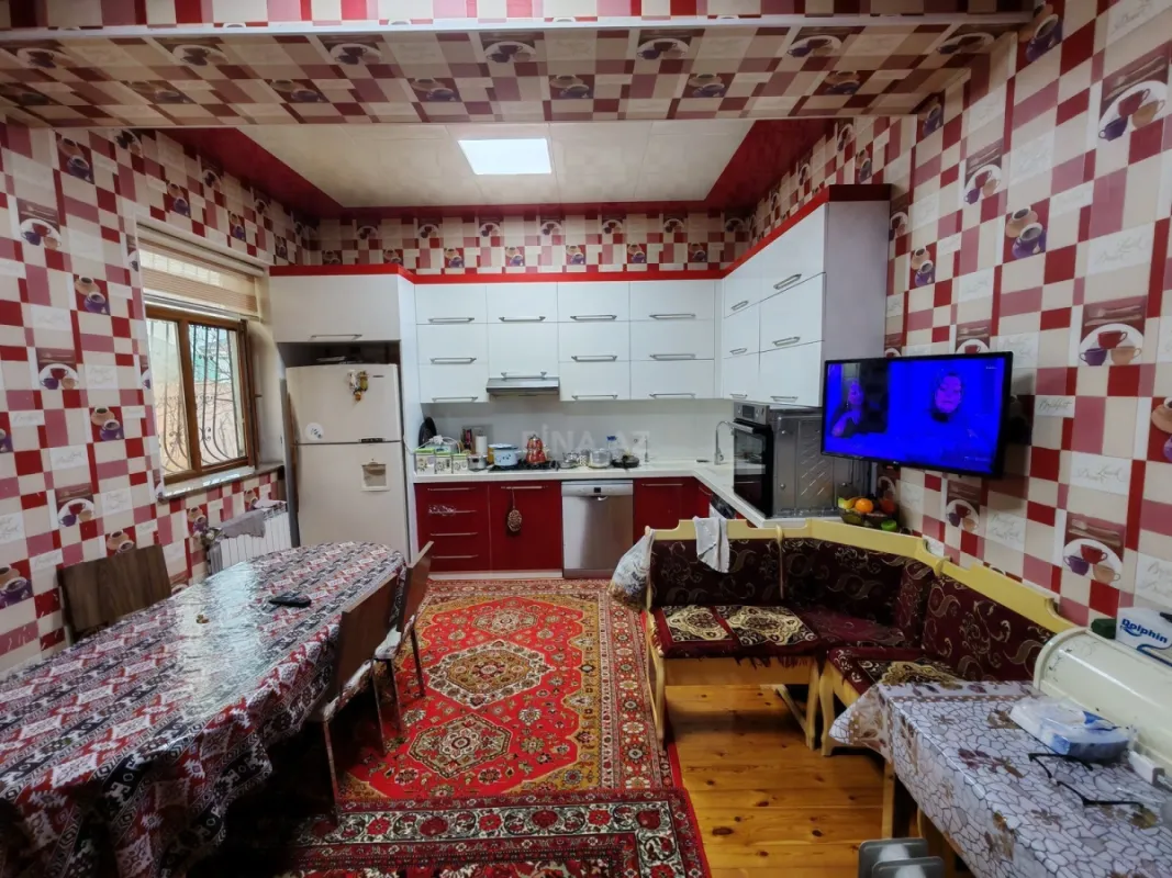 Satılır 7 otaqlı həyət evi 250 m²