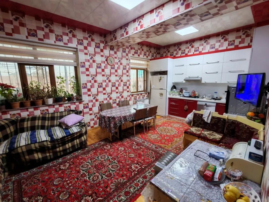 Satılır 7 otaqlı həyət evi 250 m²
