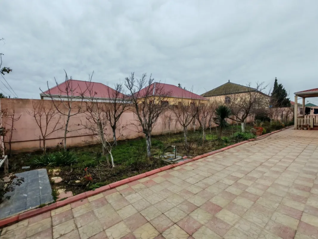 Satılır 7 otaqlı həyət evi 250 m²