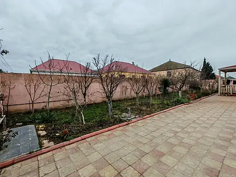Satılır 7 otaqlı həyət evi 250 m²